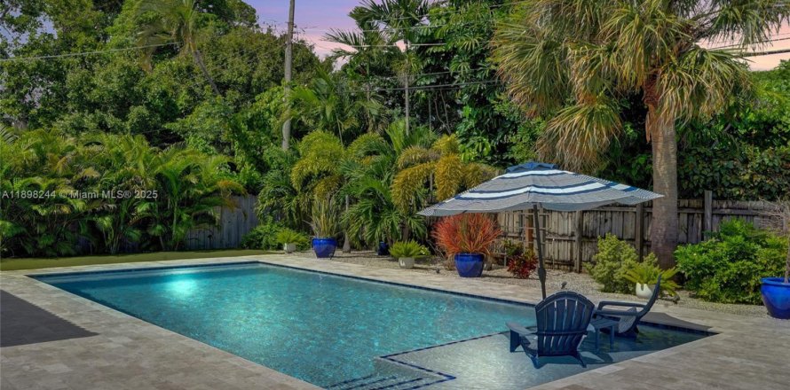 House in Oakland Park, Florida 3 bedrooms, 109.25 sq.m. № 1954258