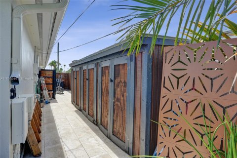 House in Oakland Park, Florida 3 bedrooms, 109.25 sq.m. № 1954258 - photo 22