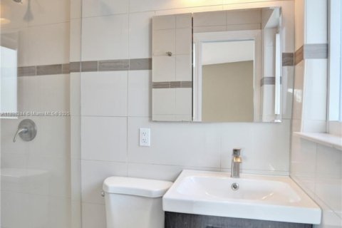 House in Oakland Park, Florida 3 bedrooms, 109.25 sq.m. № 1954258 - photo 29