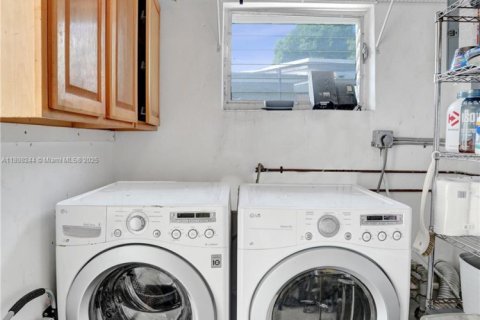 House in Oakland Park, Florida 3 bedrooms, 109.25 sq.m. № 1954258 - photo 23