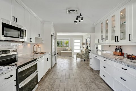 House in Oakland Park, Florida 3 bedrooms, 109.25 sq.m. № 1954258 - photo 8