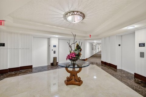 Apartment in Aventura, Florida 2 bedrooms, 115.66 sq.m. № 1966176 - photo 11