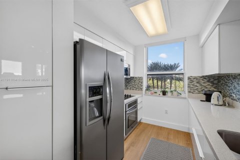 Apartment in Aventura, Florida 2 bedrooms, 115.66 sq.m. № 1966176 - photo 25