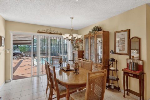 House in Miami, Florida 3 bedrooms, 156.54 sq.m. № 1993055 - photo 6