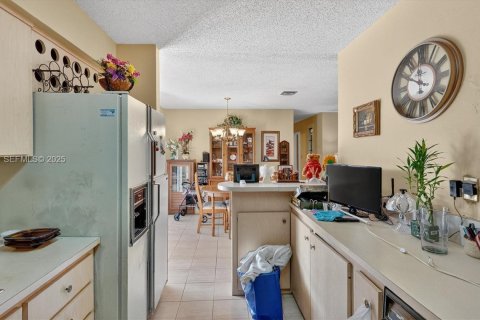 House in Miami, Florida 3 bedrooms, 156.54 sq.m. № 1993055 - photo 13