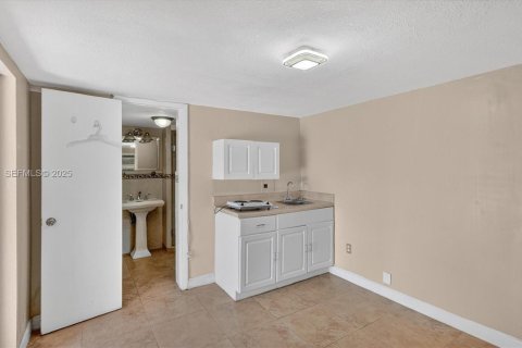 House in Miami, Florida 3 bedrooms, 156.54 sq.m. № 1993055 - photo 21