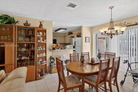 House in Miami, Florida 3 bedrooms, 156.54 sq.m. № 1993055 - photo 9