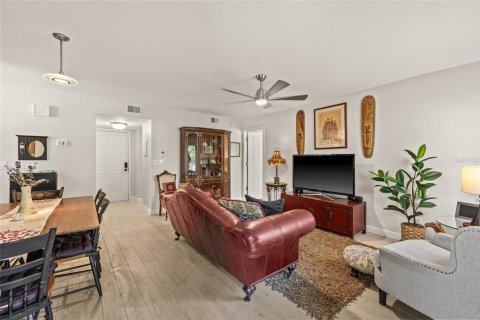 Condo in Saint Petersburg, Florida, 2 bedrooms  № 1650226 - photo 30
