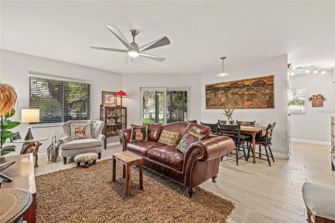 Condo in Saint Petersburg, Florida, 2 bedrooms  № 1650226 - photo 14