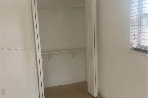 Купить виллу или дом в Хомстед, Флорида 4 спальни, 119.47м2, № 1991607 - фото 11