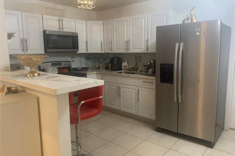 Купить виллу или дом в Хомстед, Флорида 4 спальни, 119.47м2, № 1991607 - фото 4