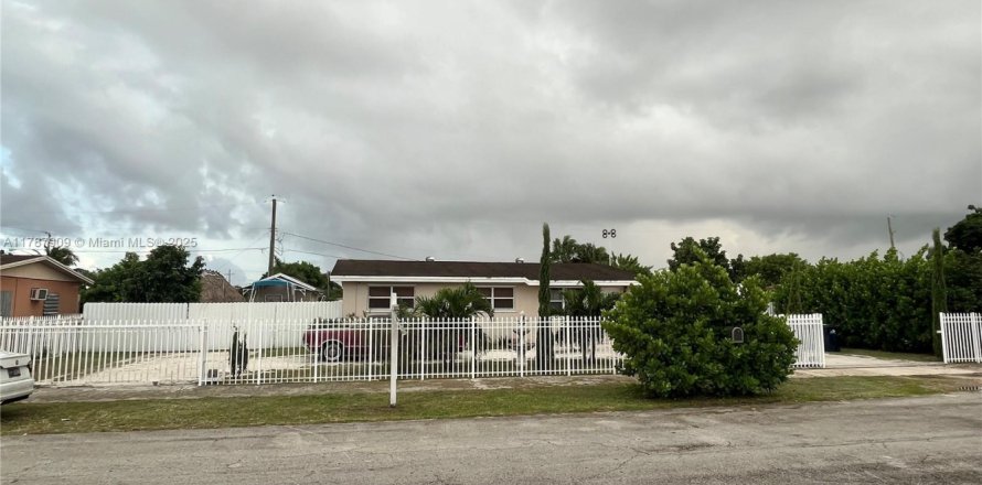 Дом в Хомстед, Флорида 4 спальни, 119.47м2 № 1991607