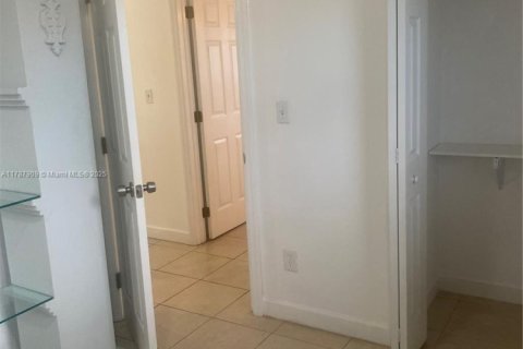 Купить виллу или дом в Хомстед, Флорида 4 спальни, 119.47м2, № 1991607 - фото 13