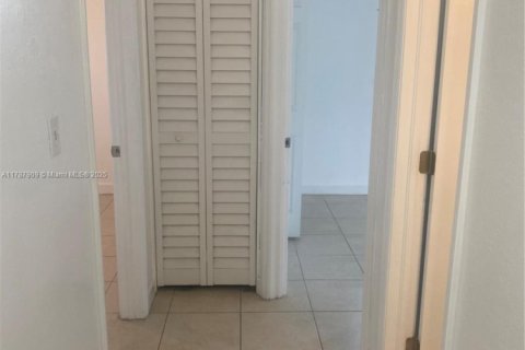 Купить виллу или дом в Хомстед, Флорида 4 спальни, 119.47м2, № 1991607 - фото 10