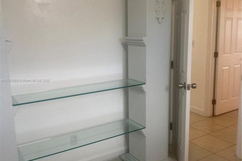 Купить виллу или дом в Хомстед, Флорида 4 спальни, 119.47м2, № 1991607 - фото 12