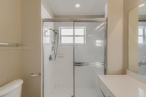 Купить виллу или дом в Пемброк-Пайнс, Флорида 4 комнаты, 148.46м2, № 1996914 - фото 24