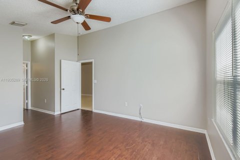 Купить виллу или дом в Пемброк-Пайнс, Флорида 4 комнаты, 148.46м2, № 1996914 - фото 17