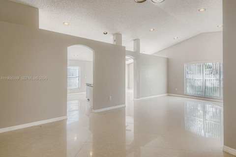 Купить виллу или дом в Пемброк-Пайнс, Флорида 4 комнаты, 148.46м2, № 1996914 - фото 7