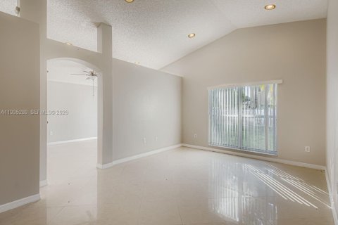 Купить виллу или дом в Пемброк-Пайнс, Флорида 4 комнаты, 148.46м2, № 1996914 - фото 19