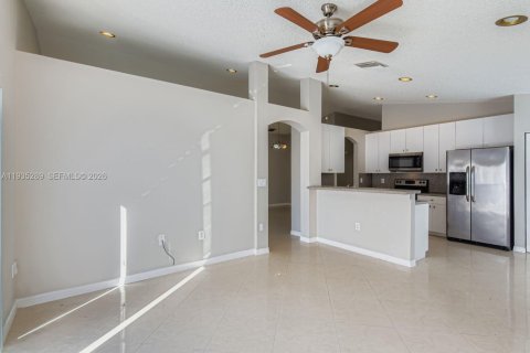 Купить виллу или дом в Пемброк-Пайнс, Флорида 4 комнаты, 148.46м2, № 1996914 - фото 12