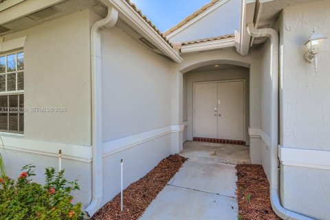 Купить виллу или дом в Пемброк-Пайнс, Флорида 4 комнаты, 148.46м2, № 1996914 - фото 5