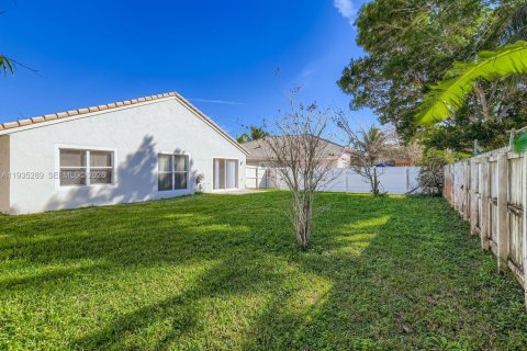 Купить виллу или дом в Пемброк-Пайнс, Флорида 4 комнаты, 148.46м2, № 1996914 - фото 27