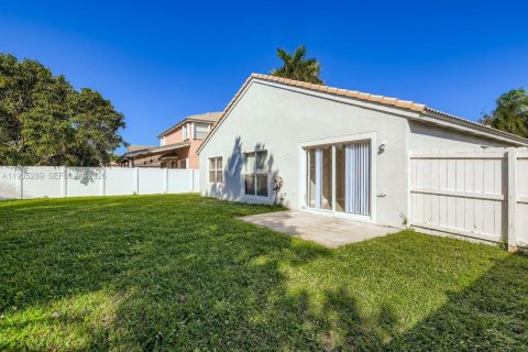 Купить виллу или дом в Пемброк-Пайнс, Флорида 4 комнаты, 148.46м2, № 1996914 - фото 28