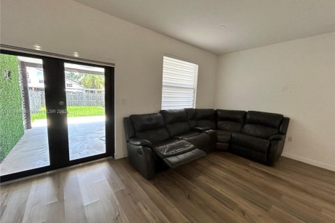 Townhouse in Homestead, Florida 3 bedrooms, 164.62 sq.m. № 1874870 - photo 15