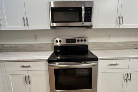 Townhouse in Homestead, Florida 3 bedrooms, 164.62 sq.m. № 1874870 - photo 12