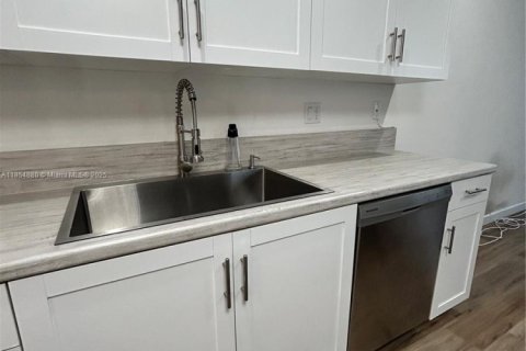 Townhouse in Homestead, Florida 3 bedrooms, 164.62 sq.m. № 1874870 - photo 11