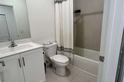 Townhouse in Homestead, Florida 3 bedrooms, 164.62 sq.m. № 1874870 - photo 21