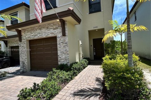 Townhouse in Homestead, Florida 3 bedrooms, 164.62 sq.m. № 1874870 - photo 1