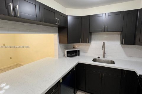 Touwnhouse à louer à Palmetto Bay, Floride: 3 chambres, 152.17 m2 № 1982402 - photo 9