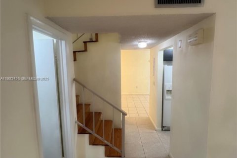 Touwnhouse à louer à Palmetto Bay, Floride: 3 chambres, 152.17 m2 № 1982402 - photo 7