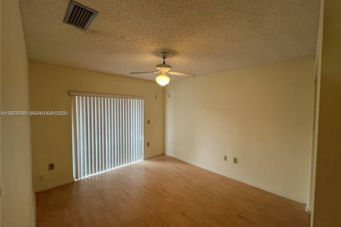 Touwnhouse à louer à Palmetto Bay, Floride: 3 chambres, 152.17 m2 № 1982402 - photo 10