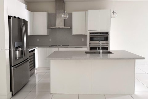 Copropriété à louer à Doral, Floride: 3 chambres, 125.51 m2 № 1999429 - photo 4