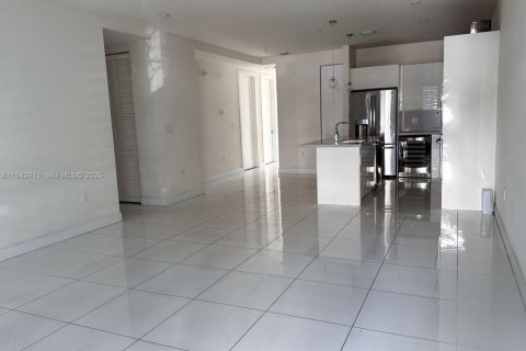 Copropriété à louer à Doral, Floride: 3 chambres, 125.51 m2 № 1999429 - photo 3