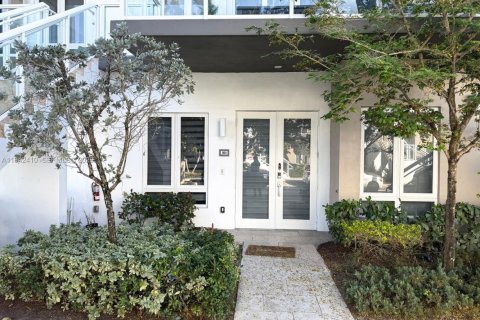 Condo à Doral, Floride, 3 chambres  № 1999429