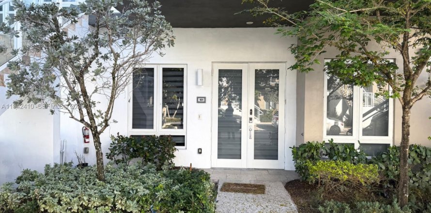 Condo à Doral, Floride, 3 chambres  № 1999429