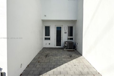 Copropriété à louer à Doral, Floride: 3 chambres, 125.51 m2 № 1999429 - photo 11