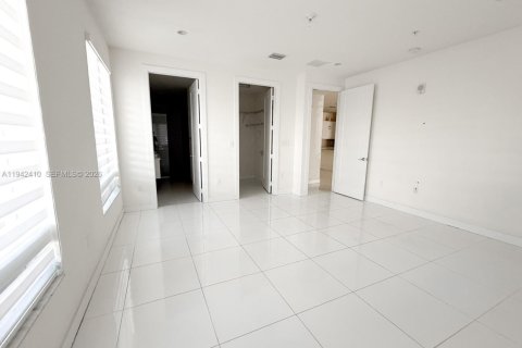 Copropriété à louer à Doral, Floride: 3 chambres, 125.51 m2 № 1999429 - photo 6