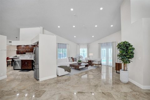 House in Southwest Ranches, Florida 8 bedrooms, 341.04 sq.m. № 1749010 - photo 23