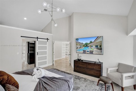 House in Southwest Ranches, Florida 8 bedrooms, 341.04 sq.m. № 1749010 - photo 27