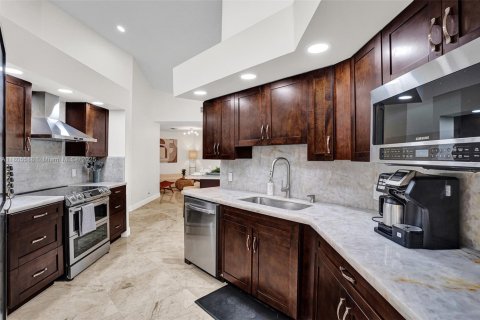 House in Southwest Ranches, Florida 8 bedrooms, 341.04 sq.m. № 1749010 - photo 7