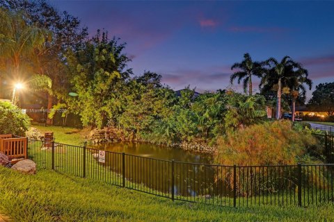 House in Southwest Ranches, Florida 8 bedrooms, 341.04 sq.m. № 1749010 - photo 12
