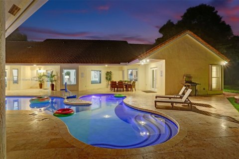 House in Southwest Ranches, Florida 8 bedrooms, 341.04 sq.m. № 1749010 - photo 20