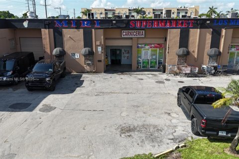 Commercial property in Hialeah, Florida № 1826008 - photo 3
