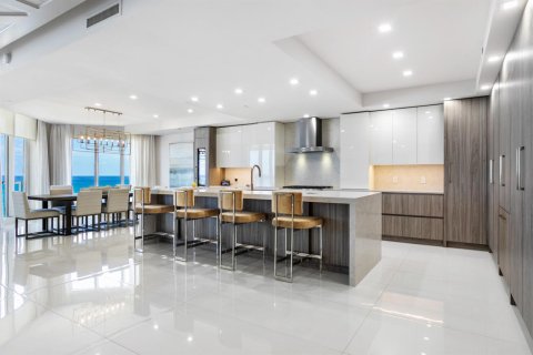 Condominio en alquiler en Riviera Beach, Florida, 3 dormitorios, 334.91 m2 № 2078432 - foto 9
