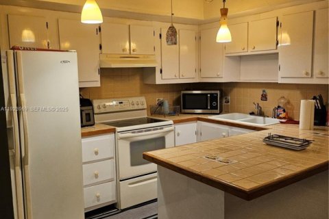 Touwnhouse à vendre à Tamarac, Floride: 2 chambres, 137.03 m2 № 1986709 - photo 2