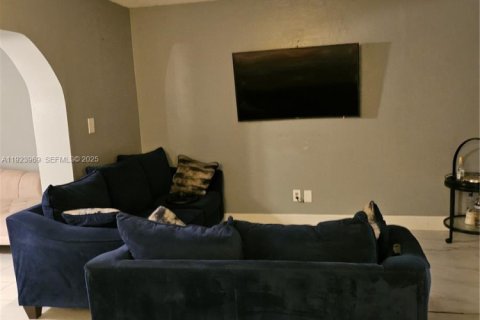 Touwnhouse à vendre à Tamarac, Floride: 2 chambres, 137.03 m2 № 1986709 - photo 4